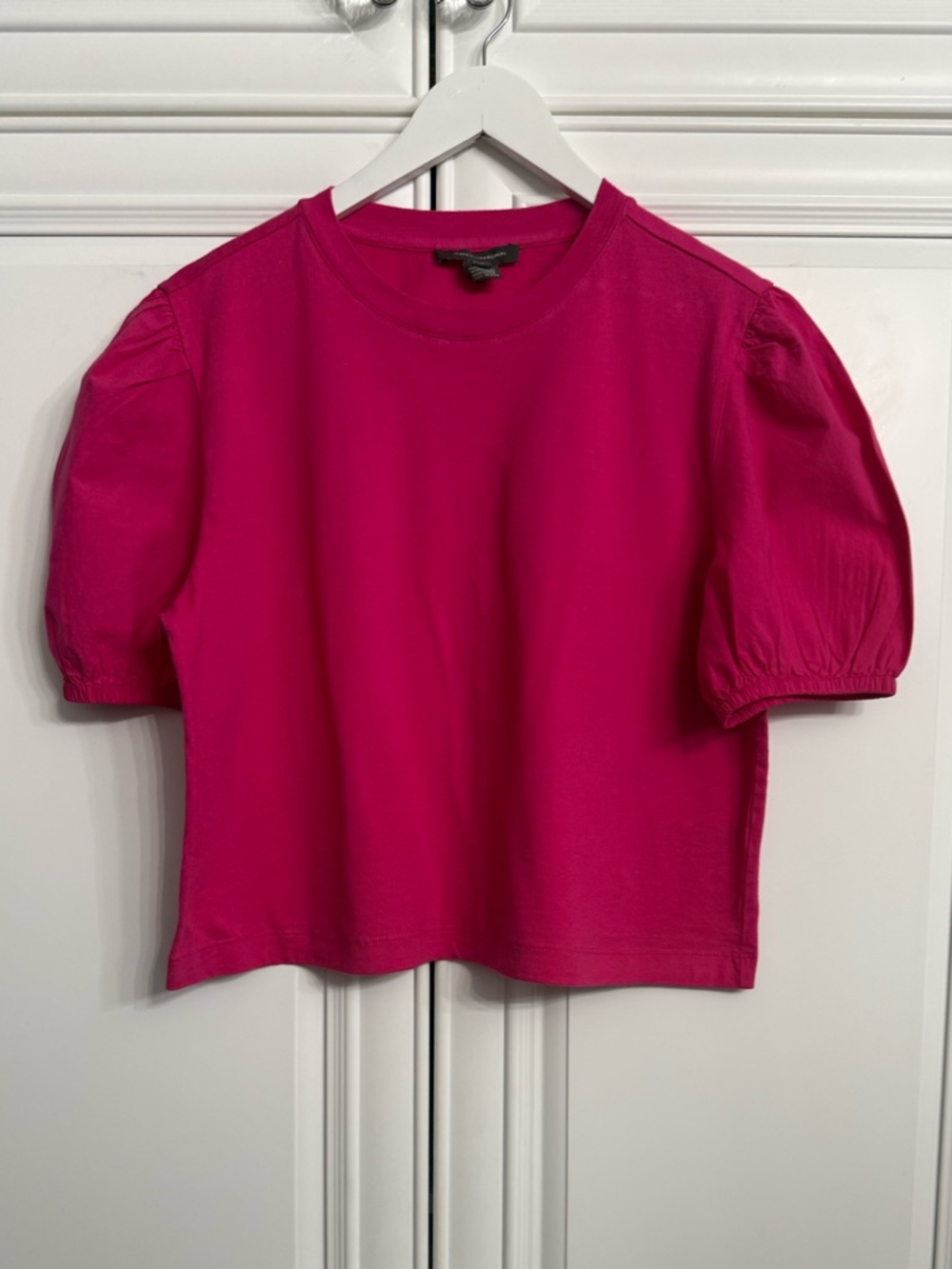 French Connection Size Medium Fuchsia Crew Neck Top Short Puff Sleeves Cropped